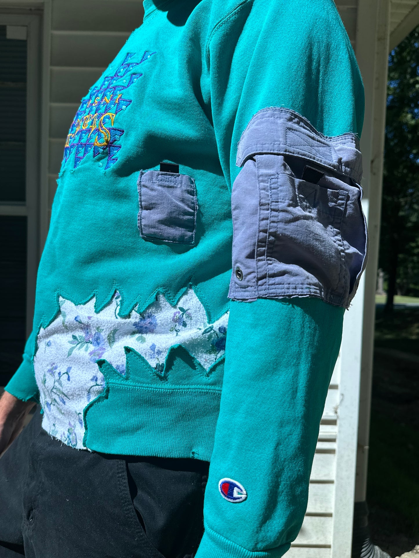 1 of 1 Handmade State Farm Distressed Floral Crewneck Teal